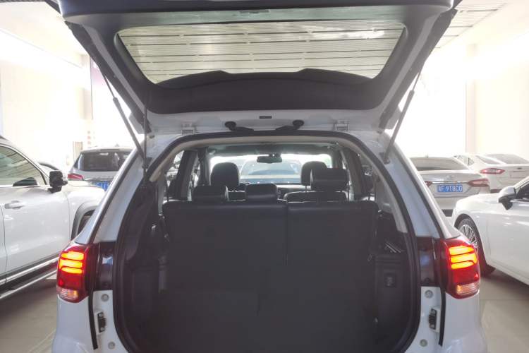 Used Mitsubishi Outlander 2019 2.4L 4x4 Zhi Xiang Edition 7 Seats China VI Standard
