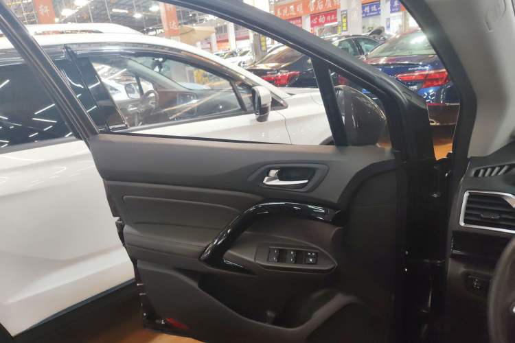 Used GAC Trumpchi GS4 2017 235T Automatic Two-Wheel Drive Luxury Smart Connectivity Version
