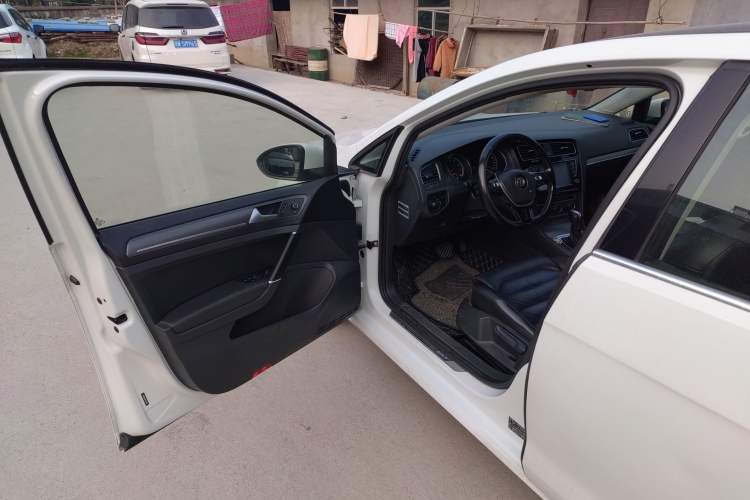 Used Volkswagen Golf 2015 1.4TSI Automatic Luxury Model
