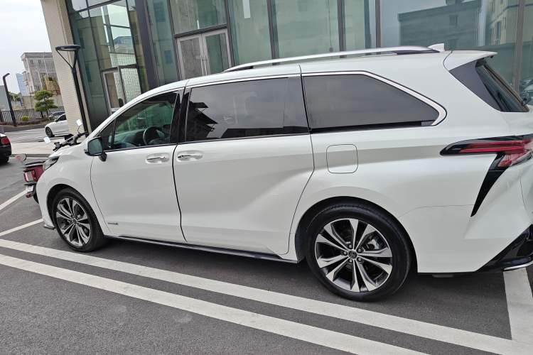 Used Toyota Granvia 2022 2.5L Hybrid Flagship Edition