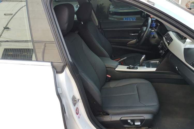 Used BMW 3 Series GT 2017 320i Sport Edition
