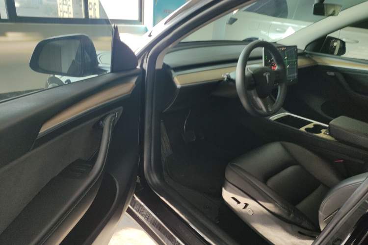 Used Tesla Model Y 2022 Rear-Wheel-Drive Version
