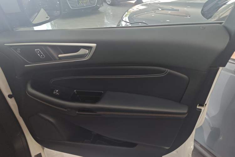 Used Ford Edge 2021 Facelifted PLUS EcoBoost 245 Two-Wheel Drive XLT 7-Seater
