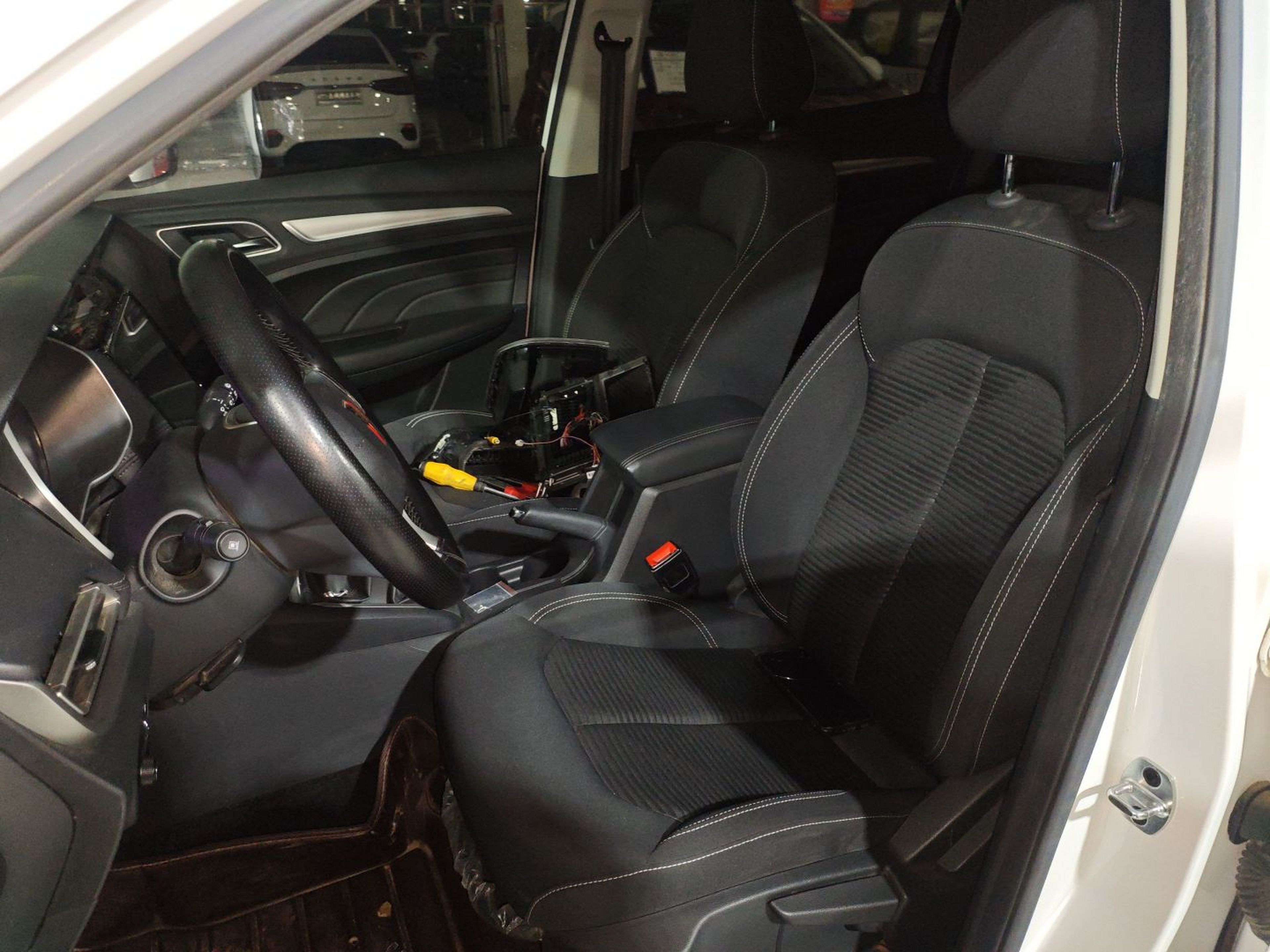 Переднее сиденье в автомобиле