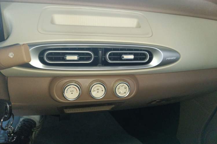 Used Wuling Hongguang MINIEV 2025 Four-Door Version Advanced Edition
