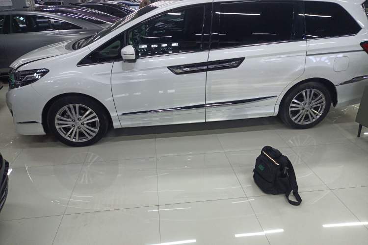 Used Honda Elysion 2016 2.4L Classic Edition
