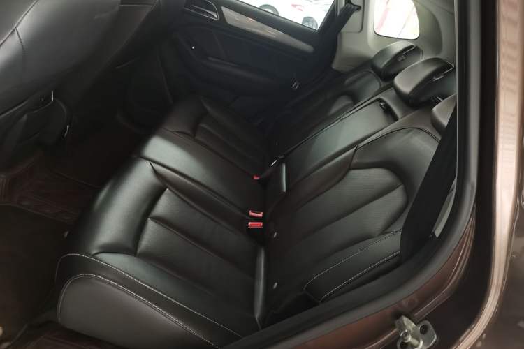 Used Roewe RX5 2016 20T Two-Wheel Drive Automatic Internet Smart Edition
