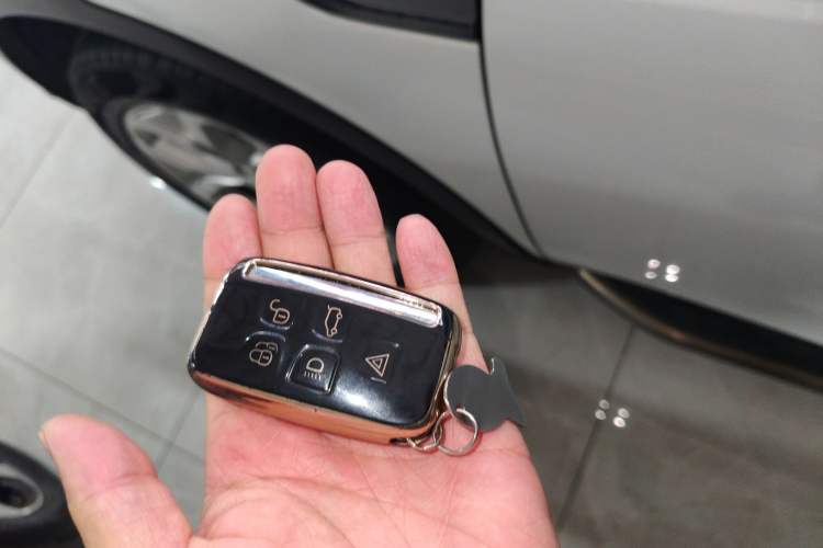 Used Land Rover Discovery Sport 2018 240 PS HSE Version