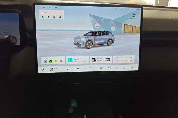 Used Lynk & Co 08 EM-P 2025 220 km All-Wheel-Drive Performance Halo
