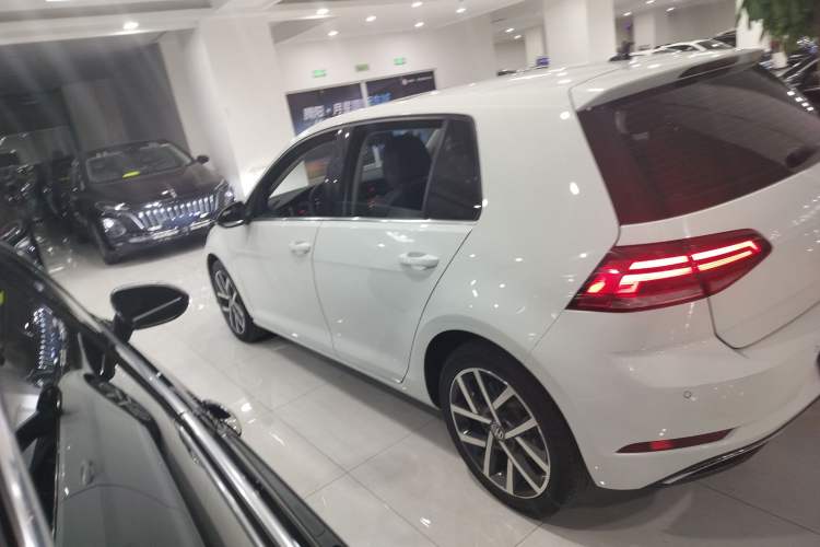 Used Volkswagen Golf 2020 Zhiai Edition 200TSI DSG Comfortable & Ambitious Version
