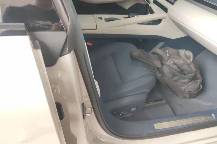 Used Zeekr 001 2025 WE Edition 100 kWh Rear-Wheel Drive
