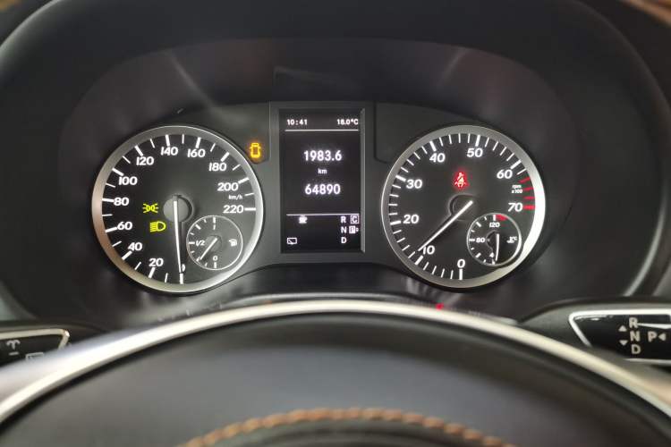 Used Mercedes-Benz Vito 2018 2.0T Elite Version 7 Seats China V Emission Standard
