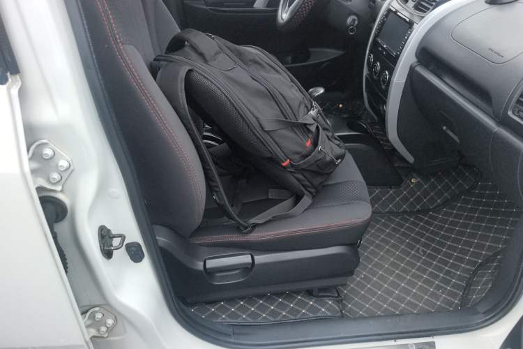 Used Changan CX20 2014 1.4L IMT Sunroof Navigation Version China IV Standard