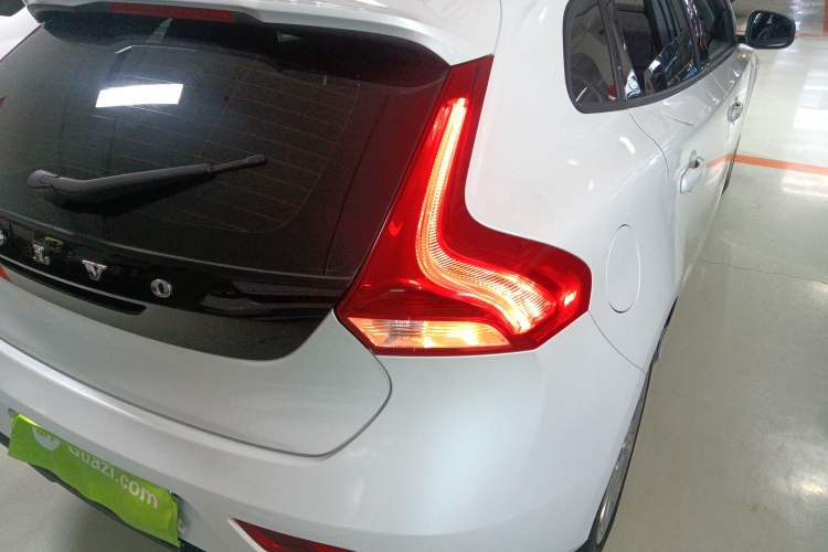 Used Volvo V40 2015 1.6T Zhiyi Edition
