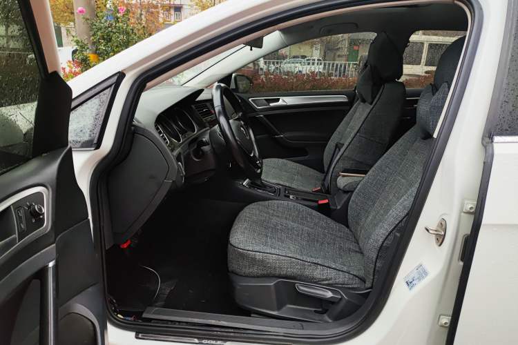 Used Volkswagen Golf 2020 200TSI DSG Comfortable and Ambitious Edition
