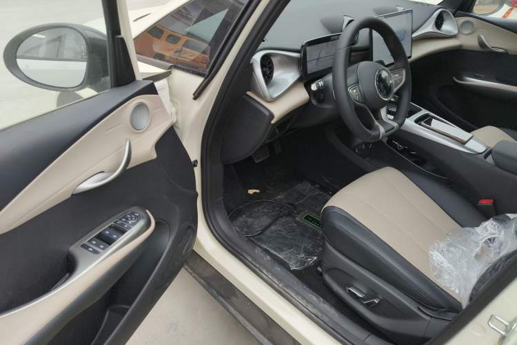 Used BYD Dolphin 2025 Smart Drive Version 420 km Freedom Edition
