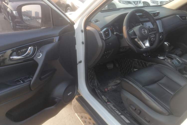 Used Nissan X-Trail 2019 2.5L CVT Smart Connect Luxury Edition 4WD
