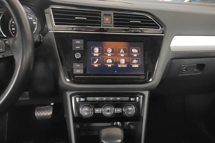 Used Volkswagen Tiguan L 2019 330TSI Automatic Two-Wheel Drive Panoramic Comfort Edition China VI Standard
