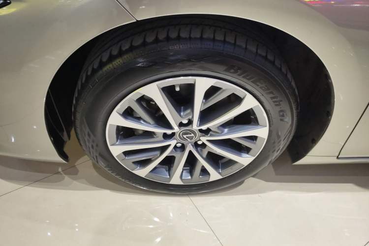 Used Lexus ES 2023 200 Excellence Edition