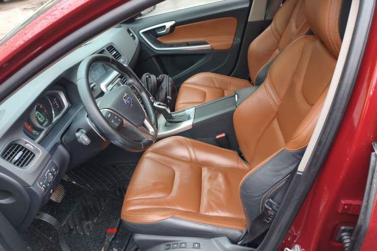 Used Volvo V60 2014 T5 Zhiya Edition