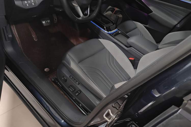 Used Volkswagen ID.4 CROZZ 2021 Long-Range Lite PRO Two-Wheel Drive Version
