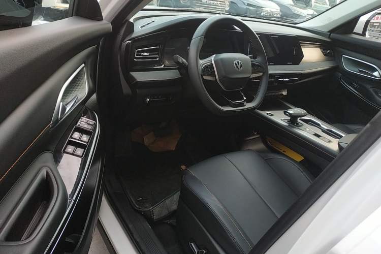 Used Changan X7 PLUS 2024 1.5T Automatic Prestige 7-Seater