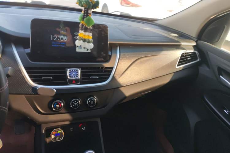 Used Baojun 730 2021 1.5L Manual Fashion Version 7 Seats
