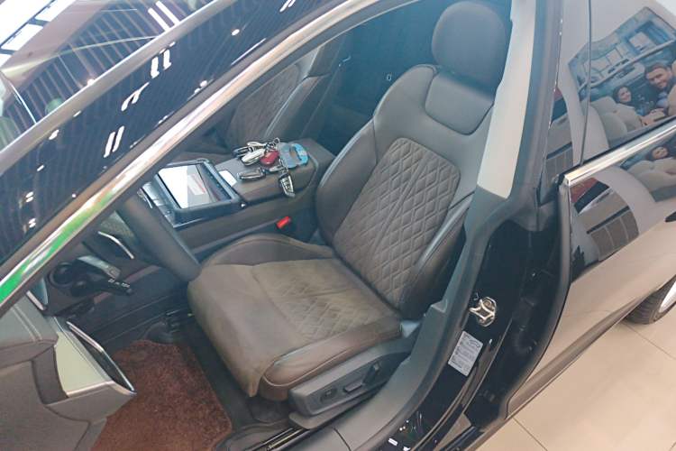 Used Audi A7L 2024 45TFSI quattro S-line Visionary Edition Flow Crystal Package