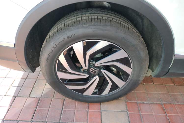 Used Volkswagen Tiguan L 2024 300TSI Automatic Two-Wheel Drive Smart Edition
