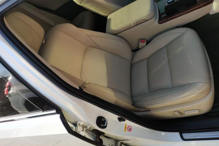 Used Toyota Crown 2015 2.0T Fashion Edition
