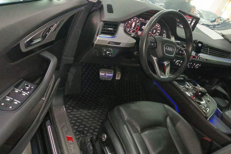 Used Audi Q7 2018 40 TFSI Comfort Model
