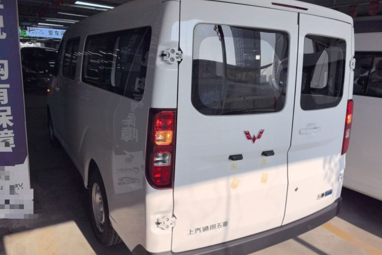 Used Wuling Yangguang 2024 300KM Comfort Version Passenger Van 75kW
