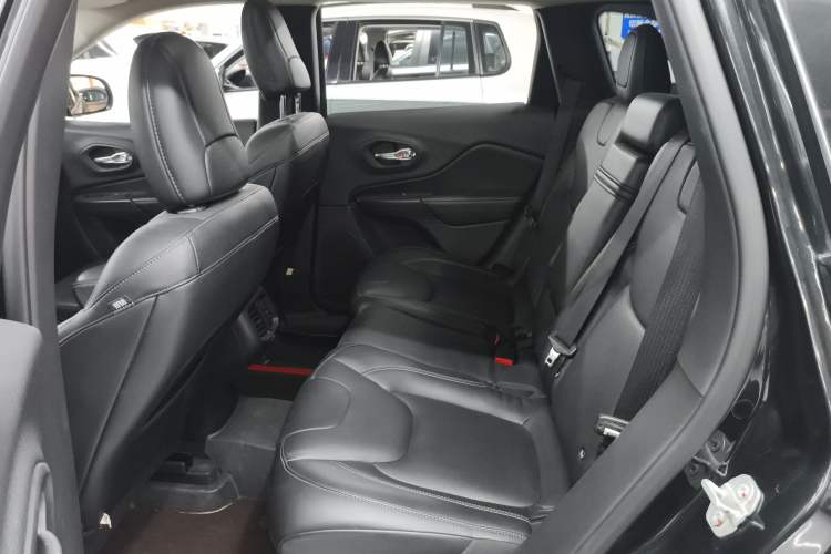 Used  Cherokee 2017 2.4L Professional Edition
