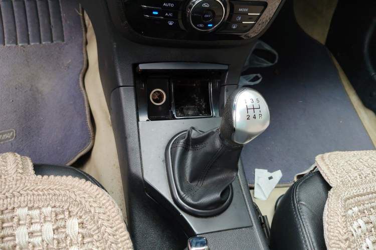 Used  Heyue 2012 1.5L Manual Luxury Sport Edition