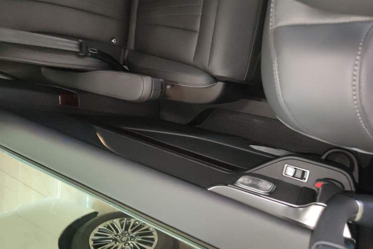 Used Hongqi HQ9 2023 2.0T Smart Connect Flagship Edition
