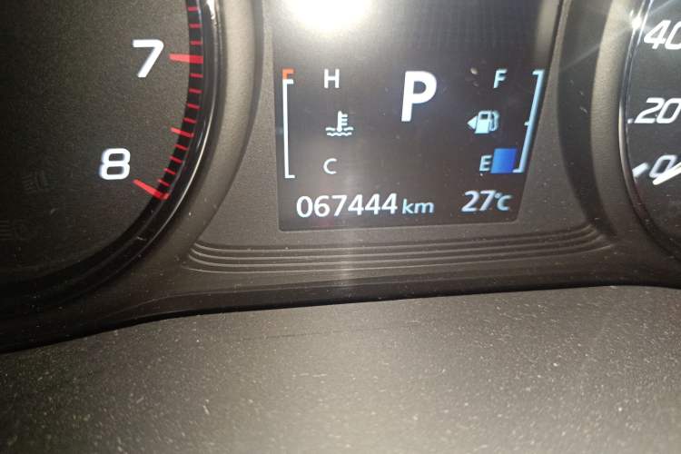 Used Mitsubishi Outlander 2019 2.0L Two-Wheel Drive Comfort Edition 7-Seater China VI Standard
