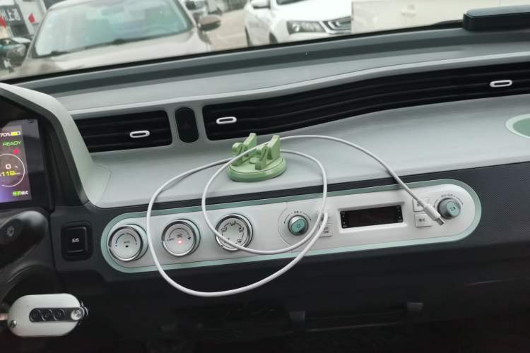 Used Wuling Hongguang MINIEV 2022 Macaron Premium Model – Lithium Ternary Battery
