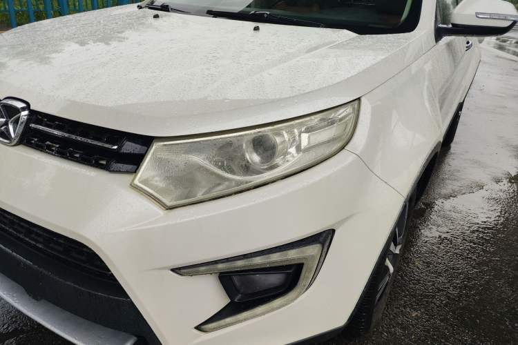 Used JMC Yusheng S330 2016 1.5L GTDi Automatic Two-Wheel Drive Fashion Edition
