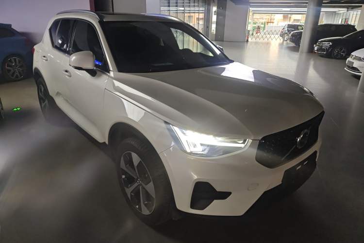 Used Volvo XC40 2024 B4 4x4 Smart Luxury Edition