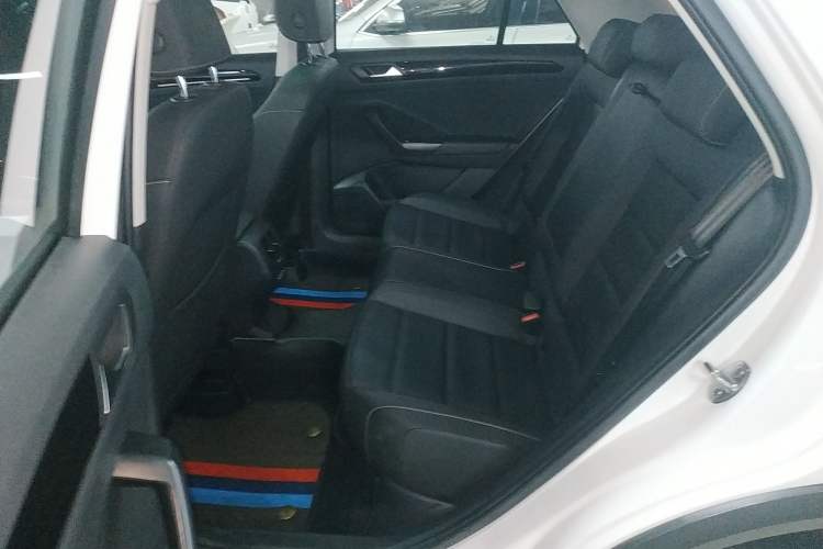 Used Volkswagen T-ROC 2021 280TSI DSG Two-Wheel Drive Comfort Connect Edition
