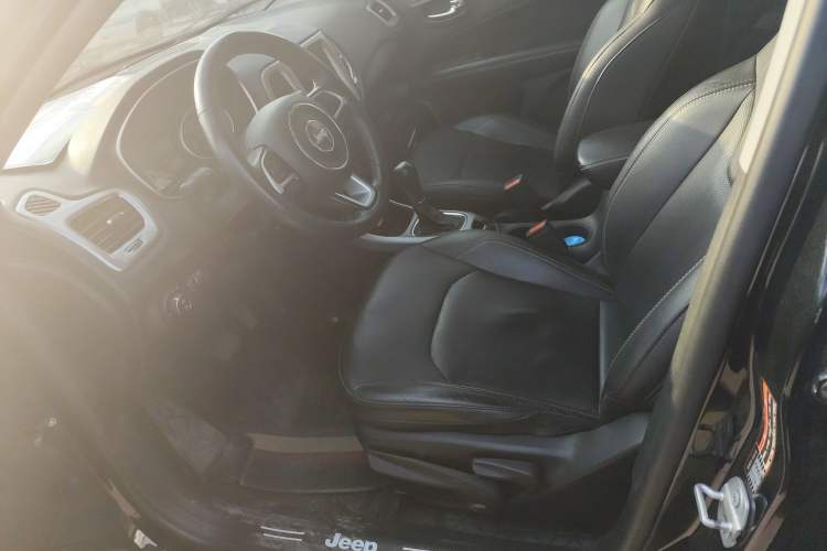 Used  Compass 2017 200T Automatic Family Edition
