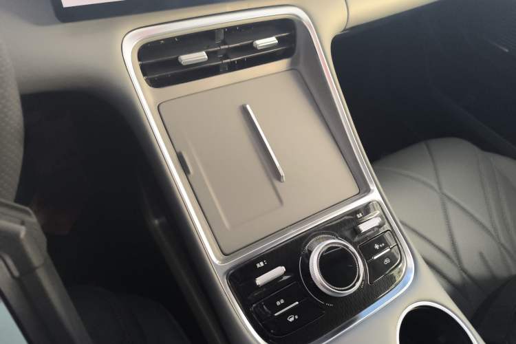 Used  L6 2025 EM-i 140km Long-Range Version