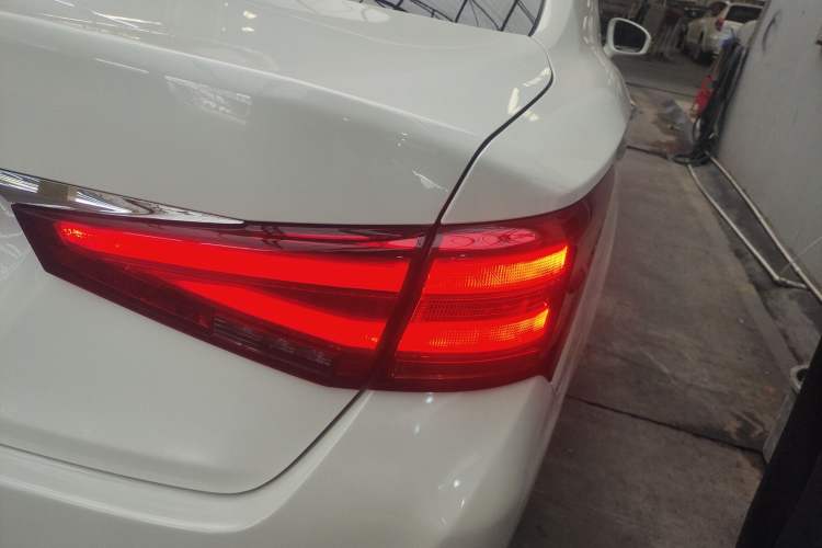 Used Toyota Crown 2015 2.0T Fashion Edition
