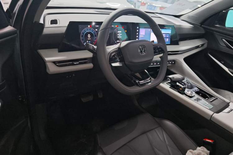 Used Changan CS75 PLUS 2024 3rd Generation Champion Edition 1.5T Intelligent Drive Dynamic Model
