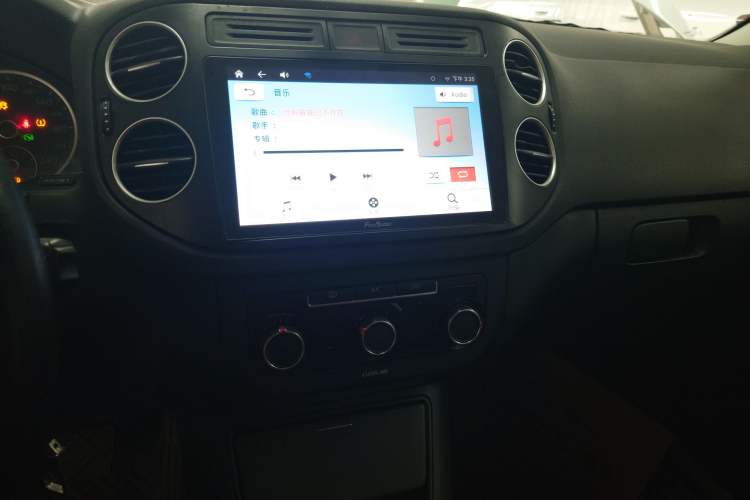 Used Volkswagen Tiguan 2017 300TSI Automatic Two-Wheel Drive Silk Road Luxury Edition
