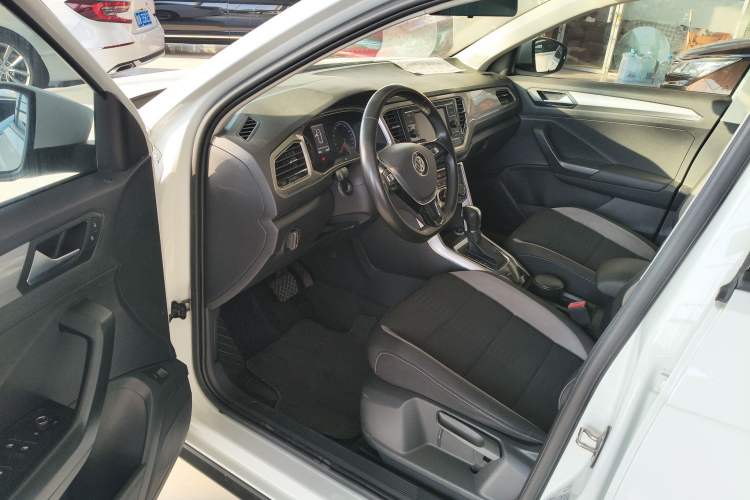 Used Volkswagen T-ROC 2019 230TSI DSG Two-Wheel-Drive Advanced Version China VI Standard
