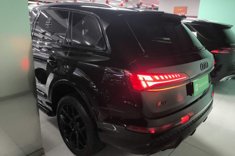 Used Audi Q7 2024 45 TFSI quattro S line Black Warrior Edition
