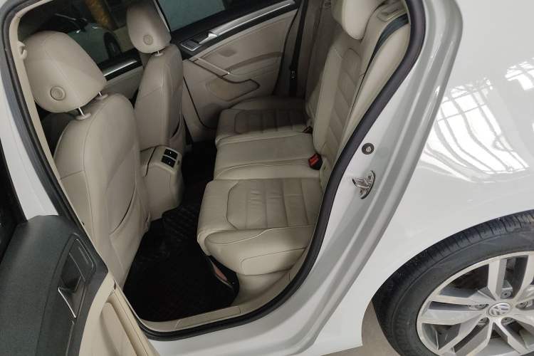 Used Volkswagen Golf 2016 230TSI Automatic Luxury Version
