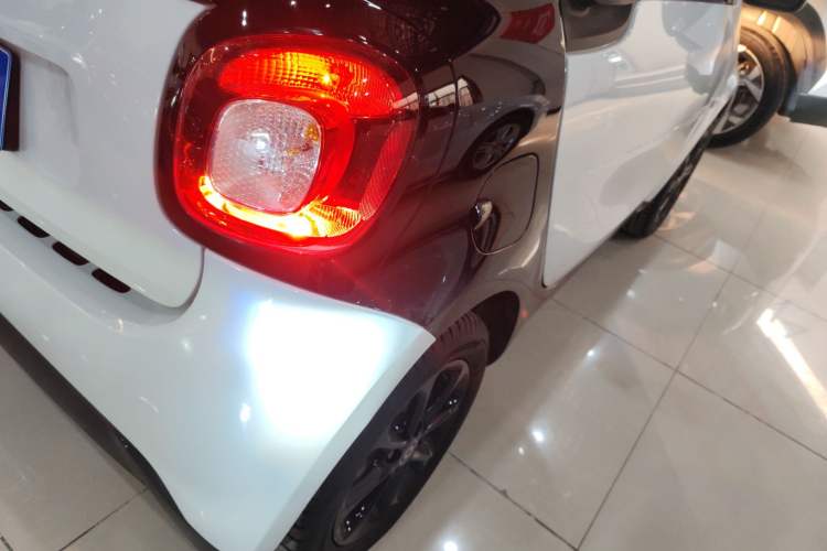 Used  fortwo 2015 1.0L 52 kW hardtop Dynamic version
