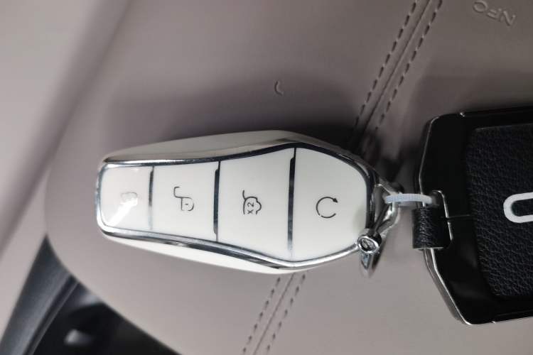 Used BYD Song Pro New Energy 2023 Champion Edition DM-i 71KM Navigation Model
